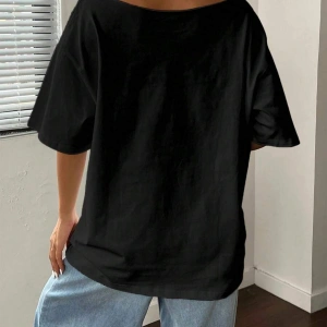 Kayık Yaka 76 Baskılı Oversize %100 Pamuk