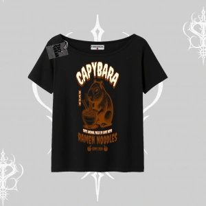 Kayık Yaka Tshirt Cute Capybara Enjoying Ramen Noodles Artwork