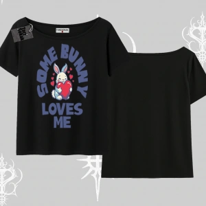 Kayık Yaka Tshirt Sevimli Tavşan Some Bunny Loves Me Baskılı