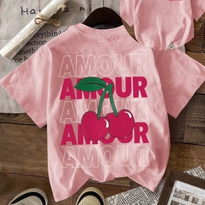 Kiraz AMOUR Desen Kadın Günlük Yuvarlak Yaka Kısa Kollu Tişört