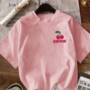 Kiraz AMOUR Desen Kadın Günlük Yuvarlak Yaka Kısa Kollu Tişört