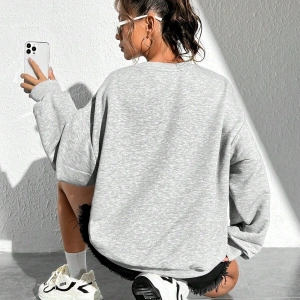 KOD ADR-SHEN EZwear Figure Graphic Drop Shoulder Oversized Sweatshirt Gri
