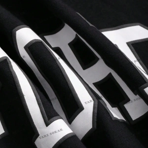 KOD Trend LEGND Erkek Çiçek & Slogan Grafikli Tişört