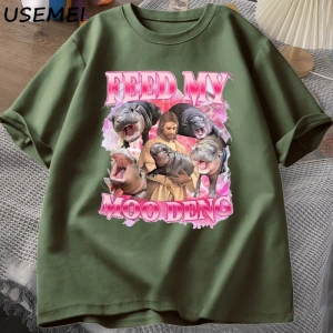 Komik Meme İsa Holding Moo Deng T-Shirt Hippo Moo Moo Dang sevgilisi Tshirt tayland hayvan gr 2995