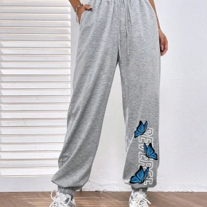 Letter & Butterfly Print Slant Pocket 4 Mevsim Eşofman