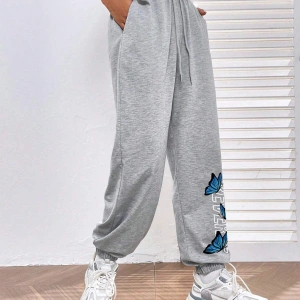 Letter & Butterfly Print Slant Pocket 4 Mevsim Eşofman