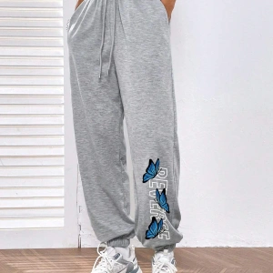 Letter & Butterfly Print Slant Pocket 4 Mevsim Eşofman