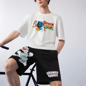 LOONEY TUNES X SHEIN Erkek Günlük Karikatür Tavşan Baskılı Elastik Bel Şort, Yaz
