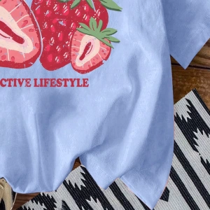 Loose Casual Strawberry English Logo Yuvarlak Yaka Kısa Kollu Tişört Kadınlar İçin,