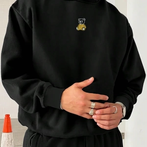 Loose Fit Erkek Ayı Nakışlı Düşük Omuz Termal Kapşonlu