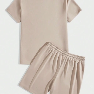 Manfinity Homme Casual College Style Tipografi Tişört ve Şort Takımı