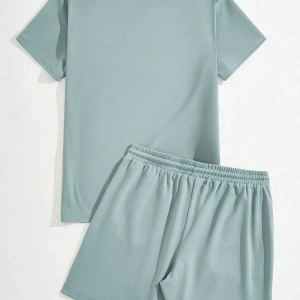 Manfinity Homme Casual College Style Tipografi Tişört ve Şort Takımı