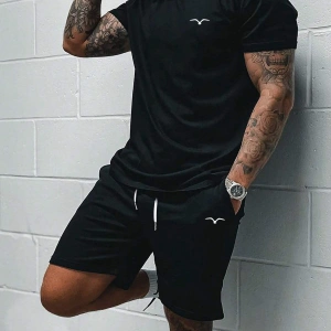 Manfinity Homme Erkek Grafik Tişört ve Şort Takımı