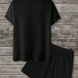 Manfinity Hypemode Erkek Baskılı Kısa Kollu Tişört Ve Şort Takımı