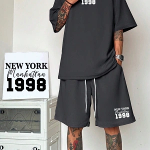 Manfinity Hypemode Erkek Bol Kesim Günlük Harf Baskılı Tişört Ve Şort Takımı