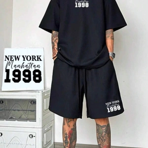 Manfinity Hypemode Erkek Bol Kesim Günlük Harf Baskılı Tişört Ve Şort Takımı