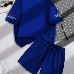 Manfinity Hypemode Erkek Günlük Slogan Baskılı Kısa Kollu Tişört ve Şort Takımı