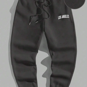 Manfinity Hypemode Erkek Harf Grafik İpli Bel Termal Astarlı Eşofman Altı