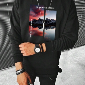 Manfinity Hypemode Mountain & Slogan Graphic Sweatshirt Siyah