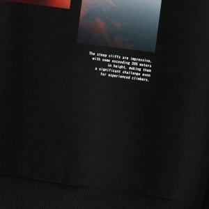 Manfinity Hypemode Mountain & Slogan Graphic Sweatshirt Siyah