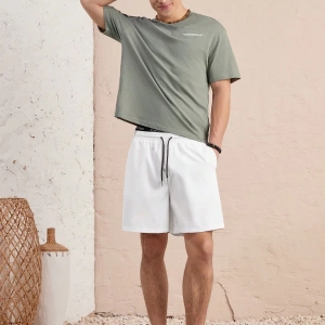 Manfinity Unisex Erkek Yuvarlak Yaka Bol Tişört ve Elastik Bel Şort Takımı