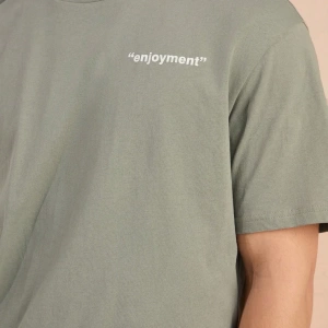 Manfinity Unisex Erkek Yuvarlak Yaka Bol Tişört ve Elastik Bel Şort Takımı