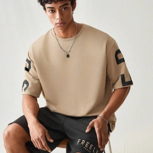 Manfinity UrbanChill Örme Rahat Baskılı Kısa Kollu ve Şort Takımı