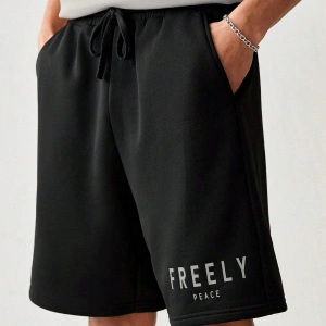 Manfinity UrbanChill Örme Rahat Baskılı Kısa Kollu ve Şort Takımı