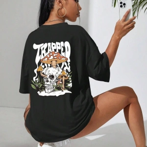 Mantar & Harf Grafikli Düşük Omuzlu Tişört