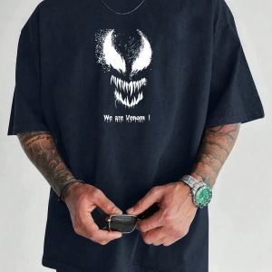 Marvel Erkek Minimalist Lethal Venom Baskılı Yuvarlak Yaka Kısa Kollu Tişört, Siyah Yazlık Ti