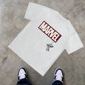 Marvel Erkek Minimalist Marvel Ters Kahraman Grafik Baskılı Yuvarlak Yaka Kısa Kollu Tişört,