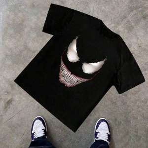Marvel Erkek Minimalist Venom Grafik Baskılı Mürettebat Yaka Kısa Kollu Siyah Tişört, Yaz