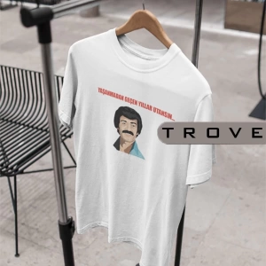 MAVİ Unısex Kadın Erkek Müslüm Gürses Yıllar Utansın %100 Pamuk Baskılı Siyah Beyaz T-shirt