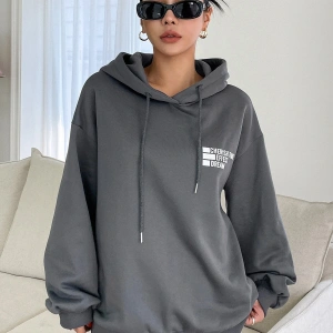 Mektup Grafik Damla Omuz İpli Kapüşonlu Üst Gri