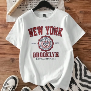 New York Metin Baskılı Fitted Crew Yaka Kısa Kollu Tişört, Yaz İçin Uygun Günlük ve