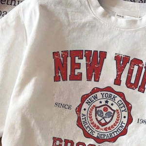 New York Metin Baskılı Fitted Crew Yaka Kısa Kollu Tişört, Yaz İçin Uygun Günlük ve