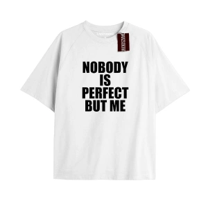 NOBODY IS PERFECT BUT ME Unisex Oversize Yazılı Tshirt BEYAZ