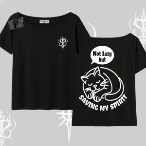 Not Lazy Saving My Spirit Kedi Baskılı Kayık Yaka Tshirt