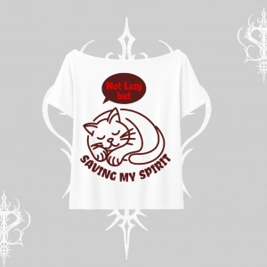 Not Lazy Saving My Spirit Kedi Baskılı Kayık Yaka Tshirt