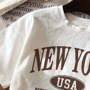 Okula Dönüş New York Rahat Harfli Grafik Düzenli Yuvarlak Yaka Kısa Kollu Kadın Ti