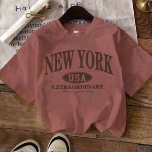Okula Dönüş New York Rahat Harfli Grafik Düzenli Yuvarlak Yaka Kısa Kollu Kadın Ti
