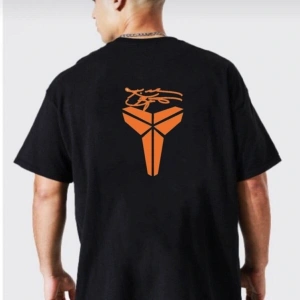 Oversize Erkek Beyaz Turuncu Imzalı Tişört