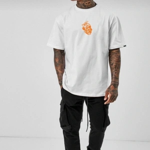 Oversize Erkek Beyaz Turuncu Imzalı Tişört