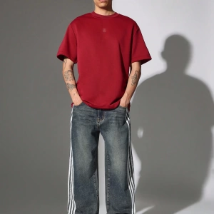 Regular Fit Kısa Kollu Tişört Sırt İmzalı Nakışlı