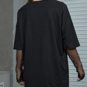 ROMWE Goth Kelebek & El Grafikli Düşük Omuz Tişört