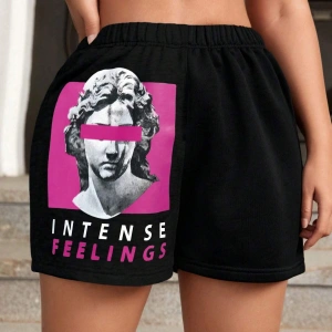 Sculpture & Letter Graphic Şort