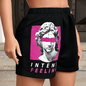 Sculpture & Letter Graphic Şort