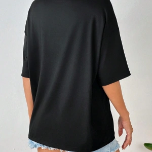 Şekil Grafiği Düşük Omuzlu Tişört