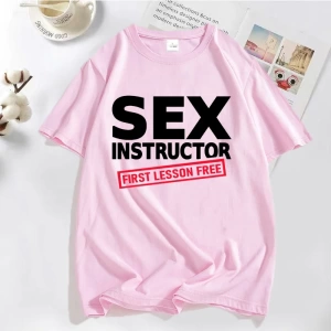 Seks eğitmen ilk ders ücretsiz T Shirt erkekler yetişkin Humour serin şaka T-shirt erkek komi 2859