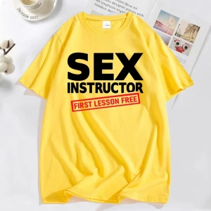 Seks eğitmen ilk ders ücretsiz T Shirt erkekler yetişkin Humour serin şaka T-shirt erkek komi 2859